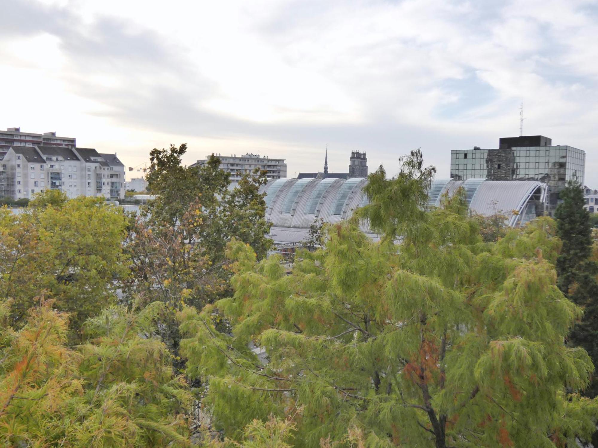 37m2 Lumineux Face Gare Sncf, Wifi Et Cafe Et The Offerts